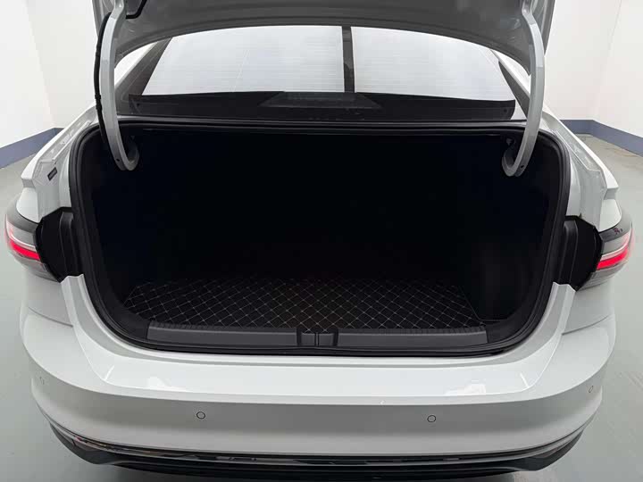 Фото 9 - Volkswagen Lavida