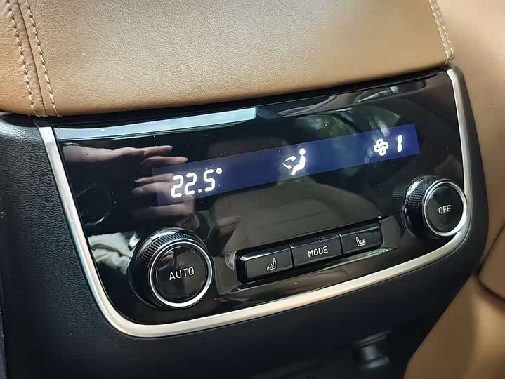 Фото 11 - LiXiang One