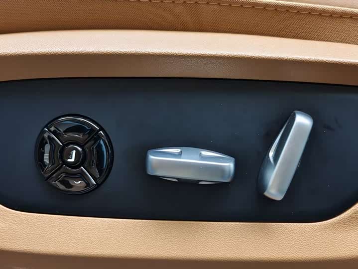 Фото 13 - LiXiang One