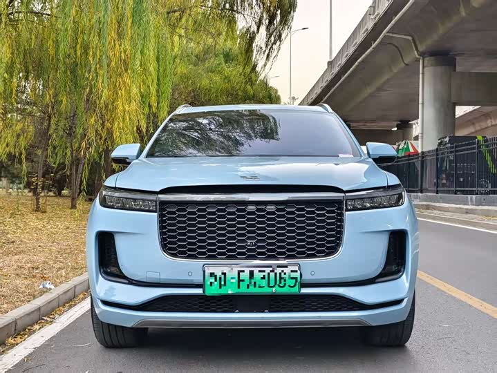 Фото 2 - LiXiang One