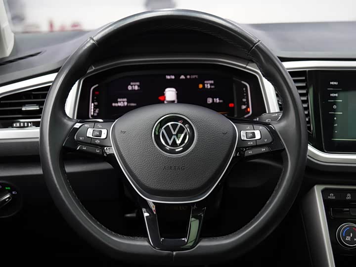 Фото 12 - Volkswagen T-Roc