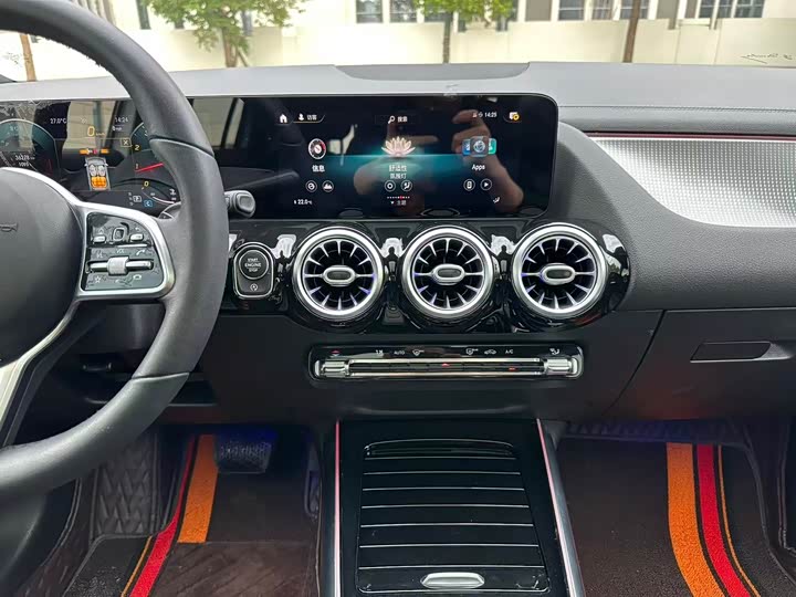 Фото 10 - Mercedes-Benz GLA-Class