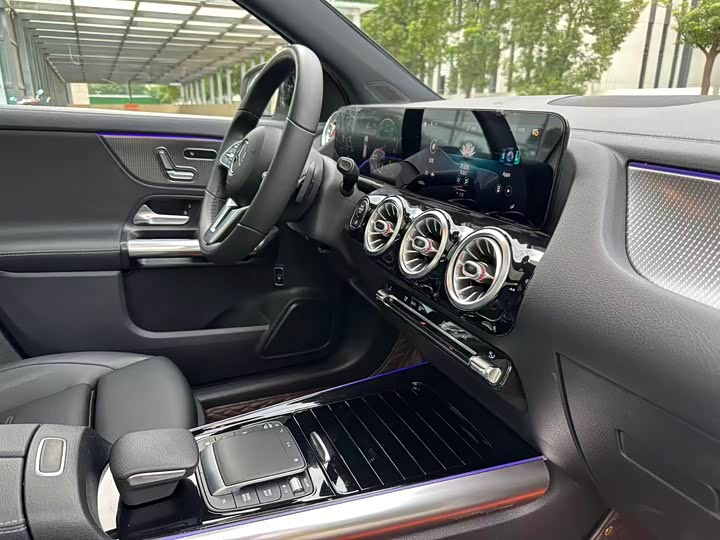 Фото 13 - Mercedes-Benz GLA-Class