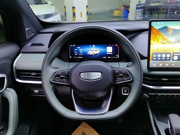 Фото 15 - Geely Okavango L