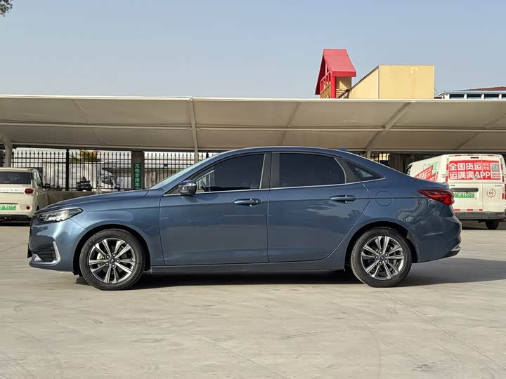 Фото 4 - Ford Escort