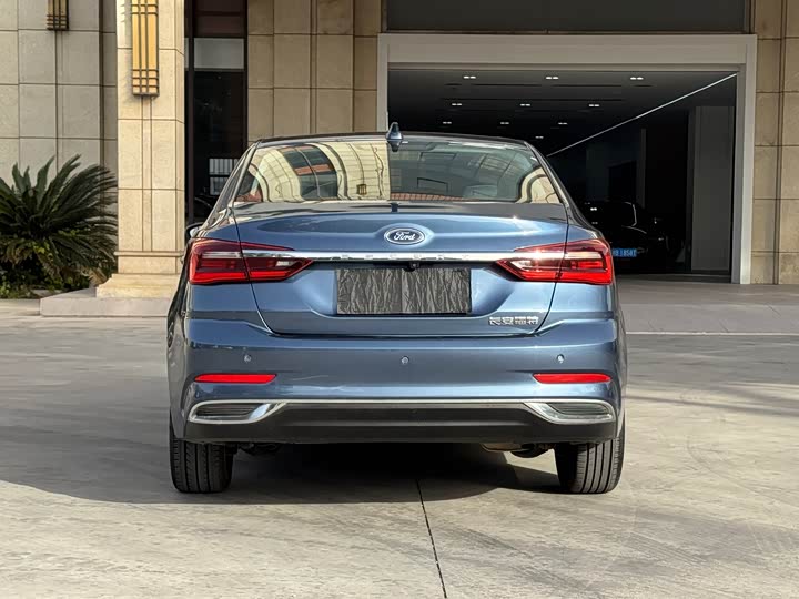 Фото 9 - Ford Escort