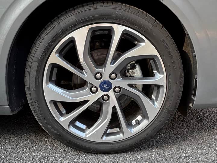 Фото 10 - Ford Mondeo