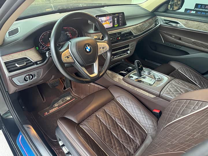 Фото 12 - BMW 7 Series