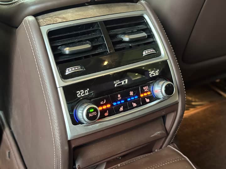 Фото 15 - BMW 7 Series