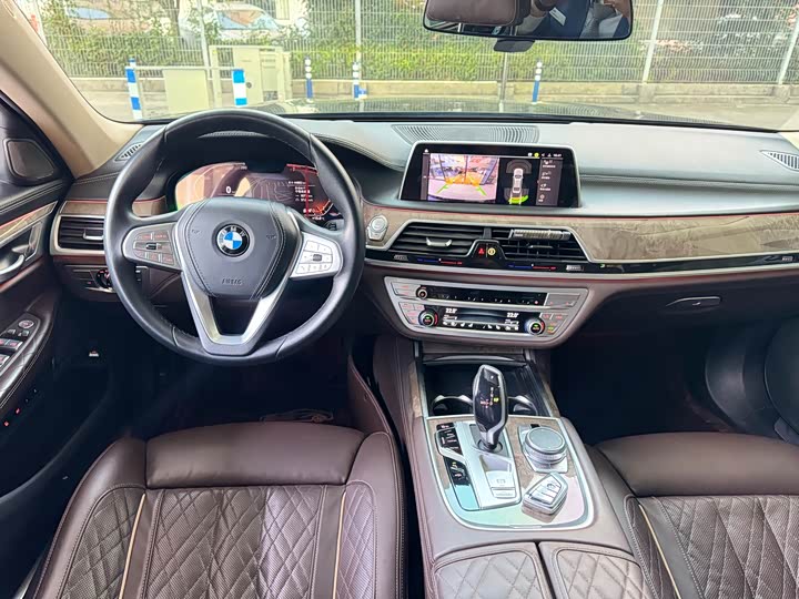 Фото 16 - BMW 7 Series