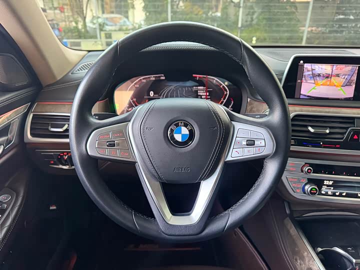 Фото 17 - BMW 7 Series