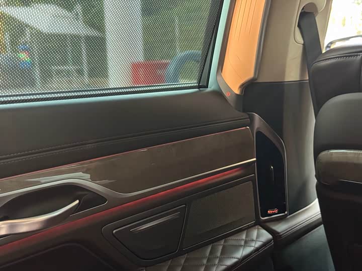 Фото 18 - BMW 7 Series