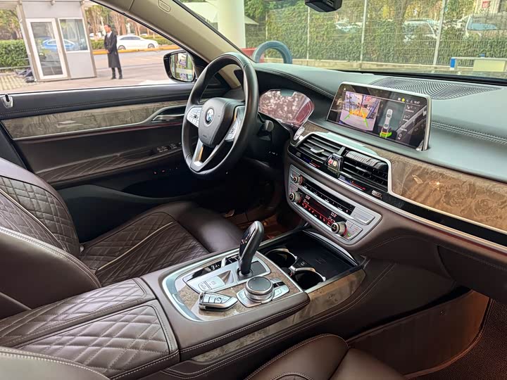 Фото 23 - BMW 7 Series