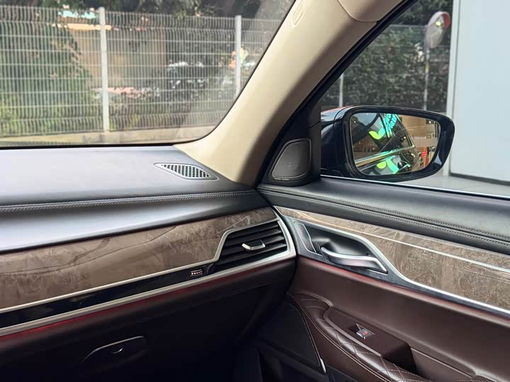 Фото 25 - BMW 7 Series