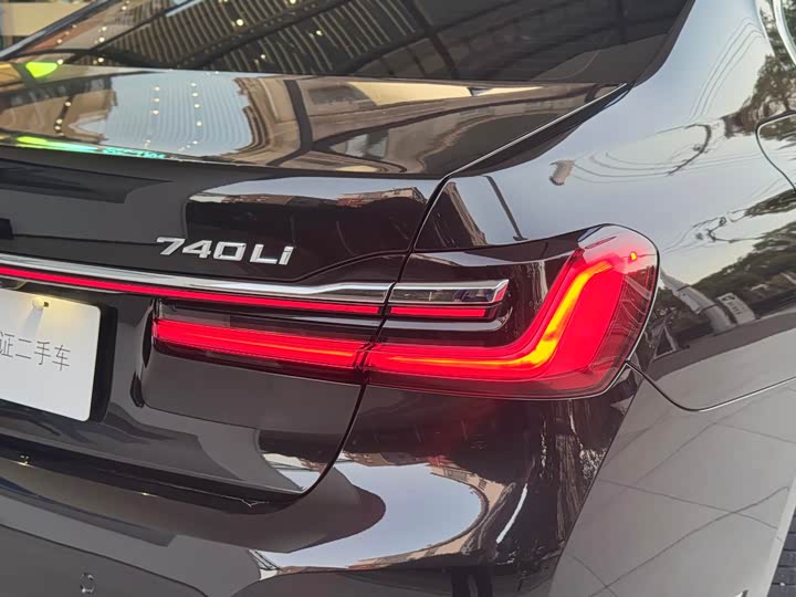 Фото 26 - BMW 7 Series