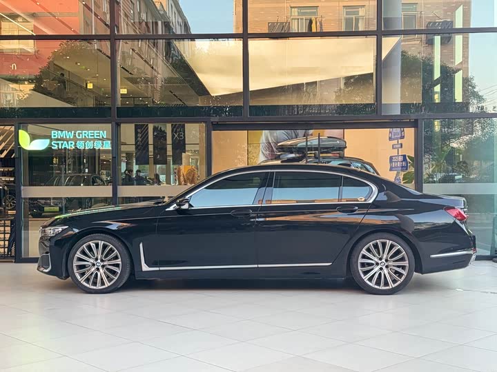 Фото 5 - BMW 7 Series