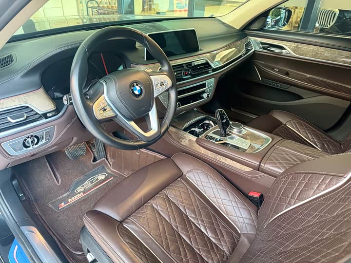Фото 6 - BMW 7 Series