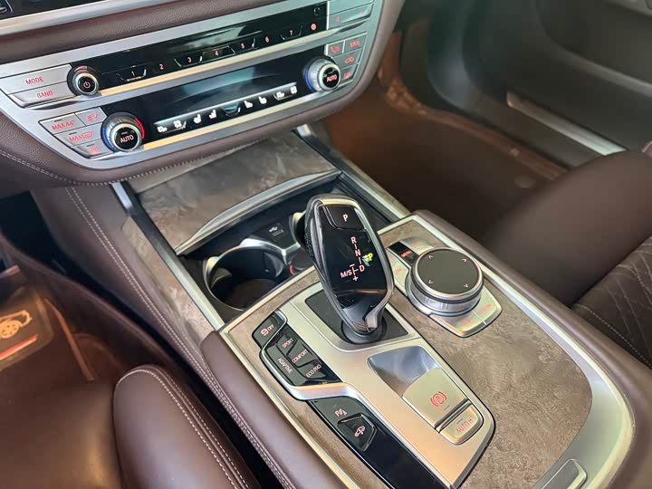 Фото 7 - BMW 7 Series