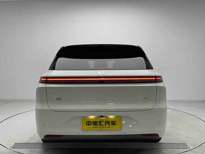 Фото 21 - LiXiang L6