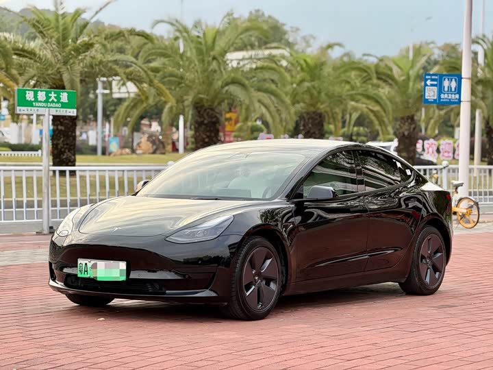 Фото 1 - Tesla Model 3