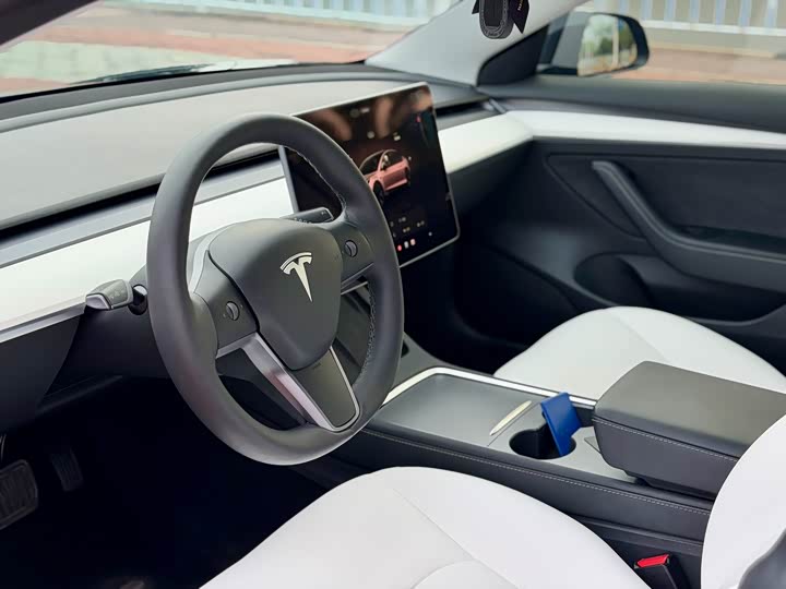 Фото 10 - Tesla Model 3