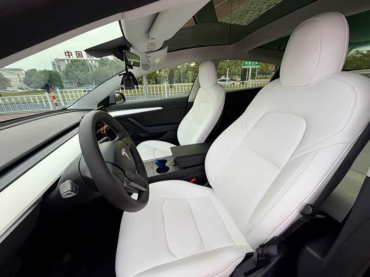 Фото 13 - Tesla Model 3