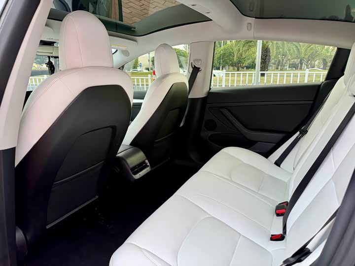 Фото 15 - Tesla Model 3