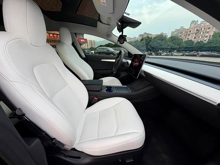 Фото 19 - Tesla Model 3