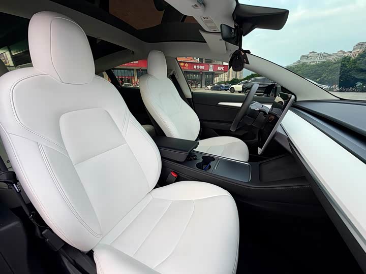 Фото 20 - Tesla Model 3