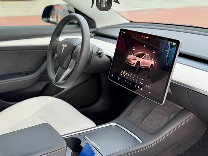 Фото 22 - Tesla Model 3