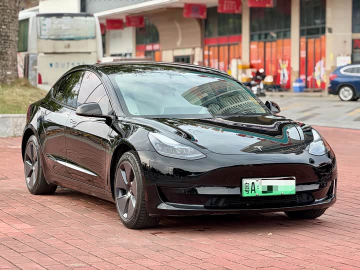 Фото 3 - Tesla Model 3