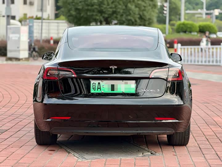 Фото 5 - Tesla Model 3