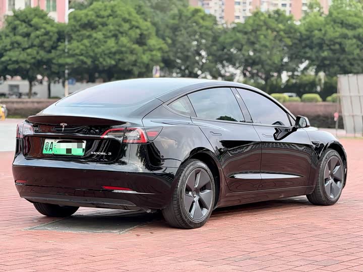 Фото 6 - Tesla Model 3