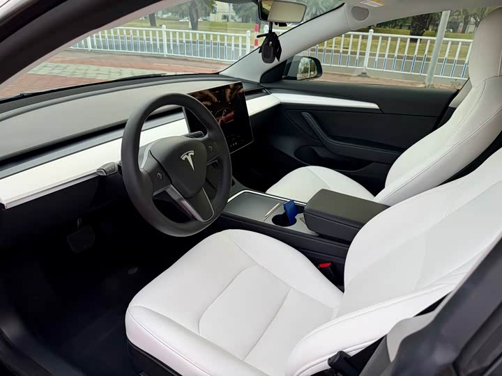 Фото 9 - Tesla Model 3