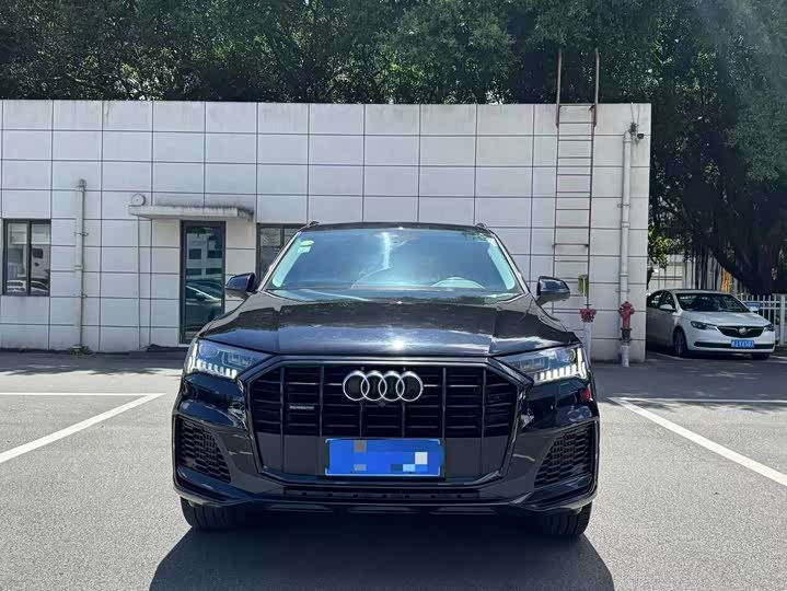 Фото 2 - Audi Q7