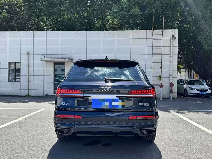 Фото 4 - Audi Q7