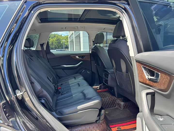 Фото 5 - Audi Q7