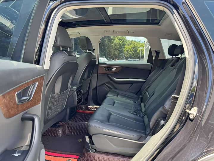 Фото 7 - Audi Q7