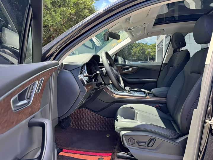 Фото 8 - Audi Q7