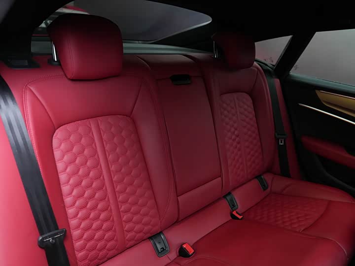 Фото 16 - Audi A7