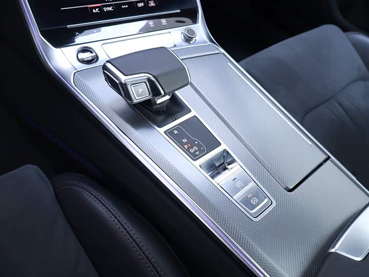 Фото 12 - Audi A6L