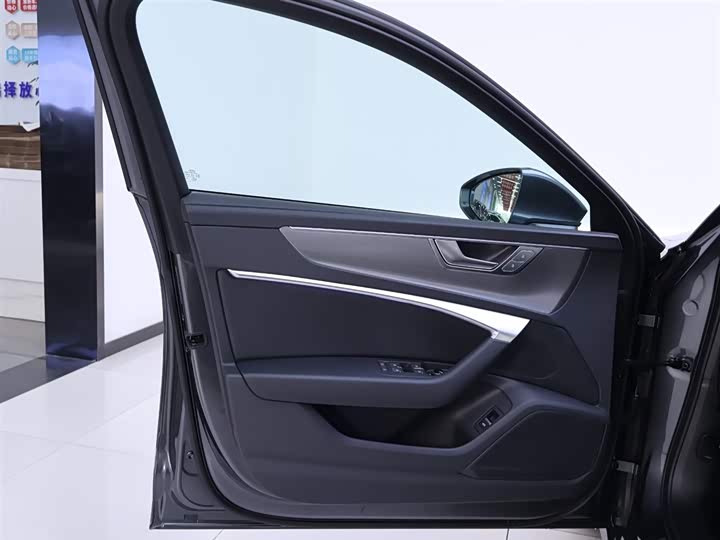 Фото 18 - Audi A6L