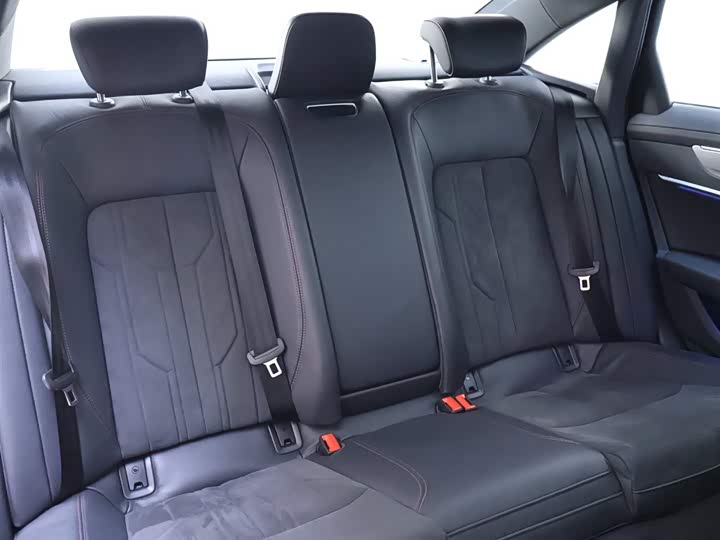 Фото 22 - Audi A6L