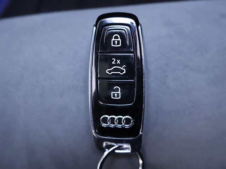 Фото 25 - Audi A6L