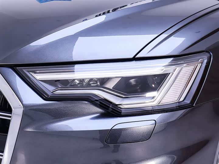 Фото 4 - Audi A6L