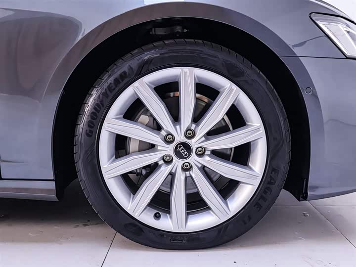 Фото 6 - Audi A6L