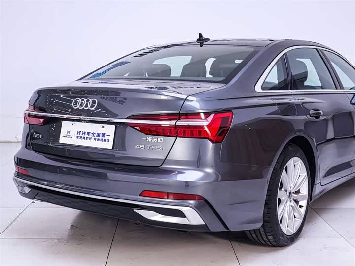 Фото 8 - Audi A6L