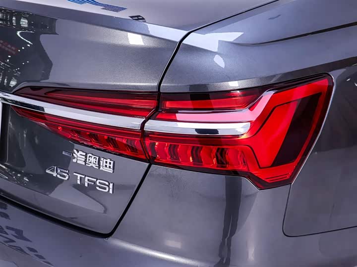 Фото 9 - Audi A6L