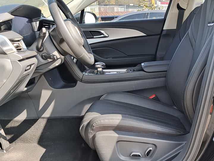 Фото 4 - Hongqi H5