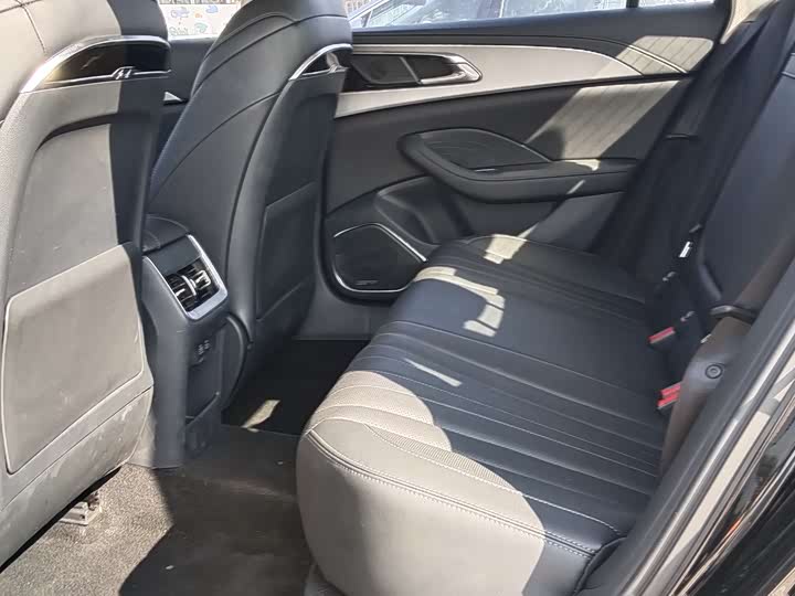 Фото 5 - Hongqi H5